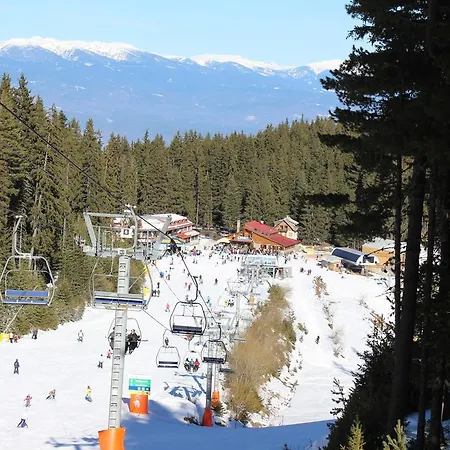Апартамент Cozy With Mountain View