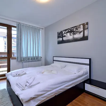 Апартамент Cozy With Mountain View