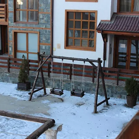 Апартамент Cozy With Mountain View